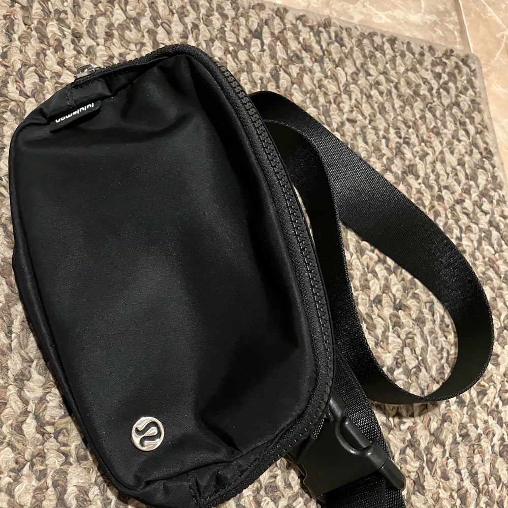 Black Lululemon belt bag
